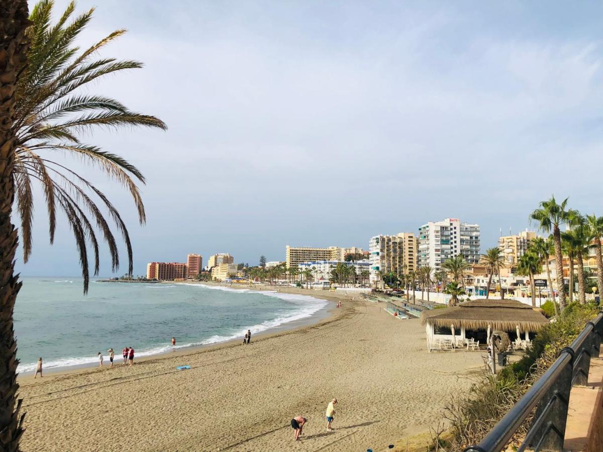 Luxury Beachfront Apartment In Benalmadena Costa Bagian luar foto