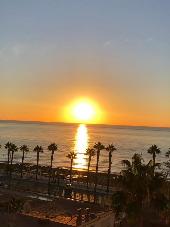 Luxury Beachfront Apartment In Benalmadena Costa Bagian luar foto