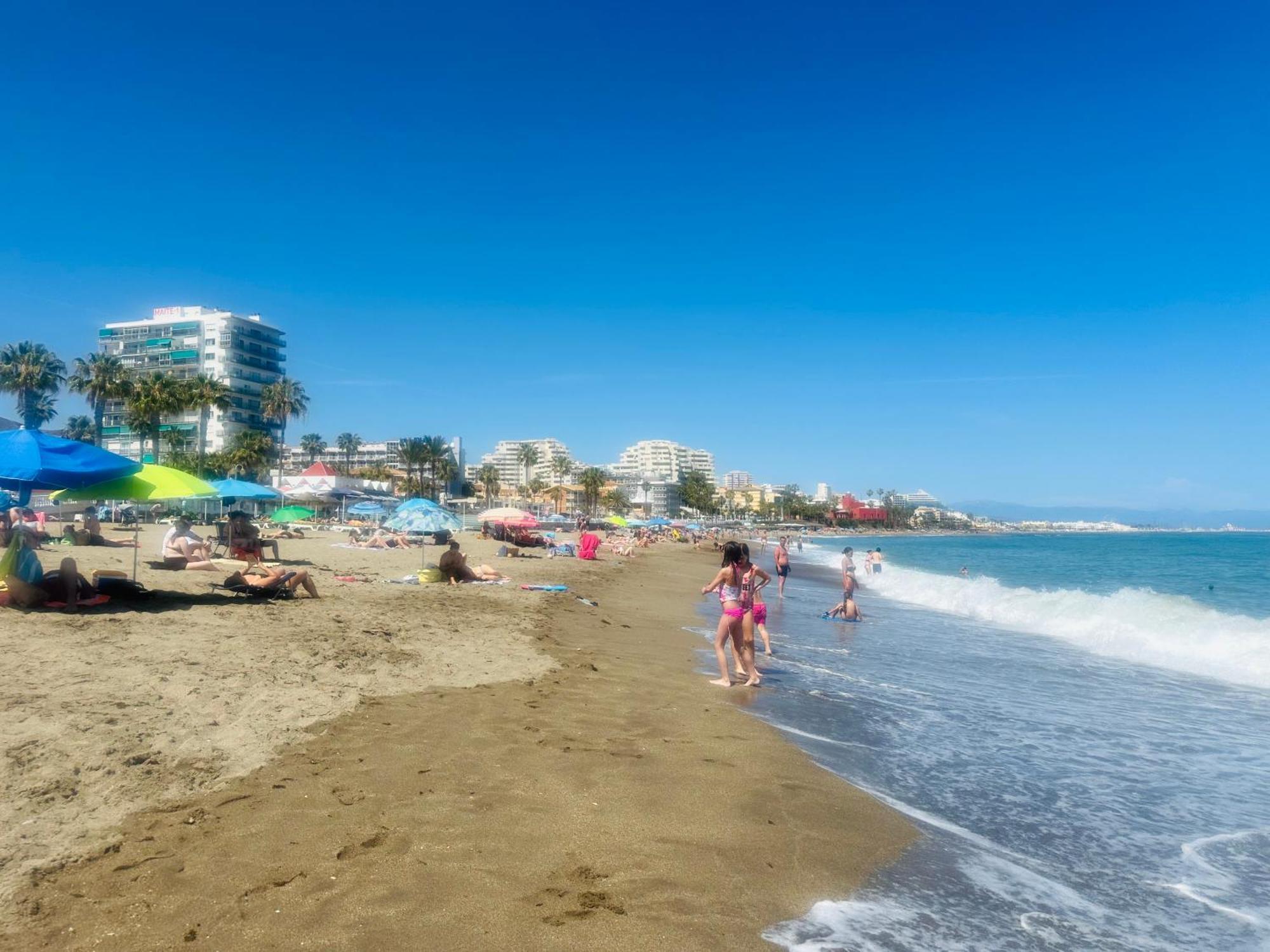 Luxury Beachfront Apartment In Benalmadena Costa Bagian luar foto
