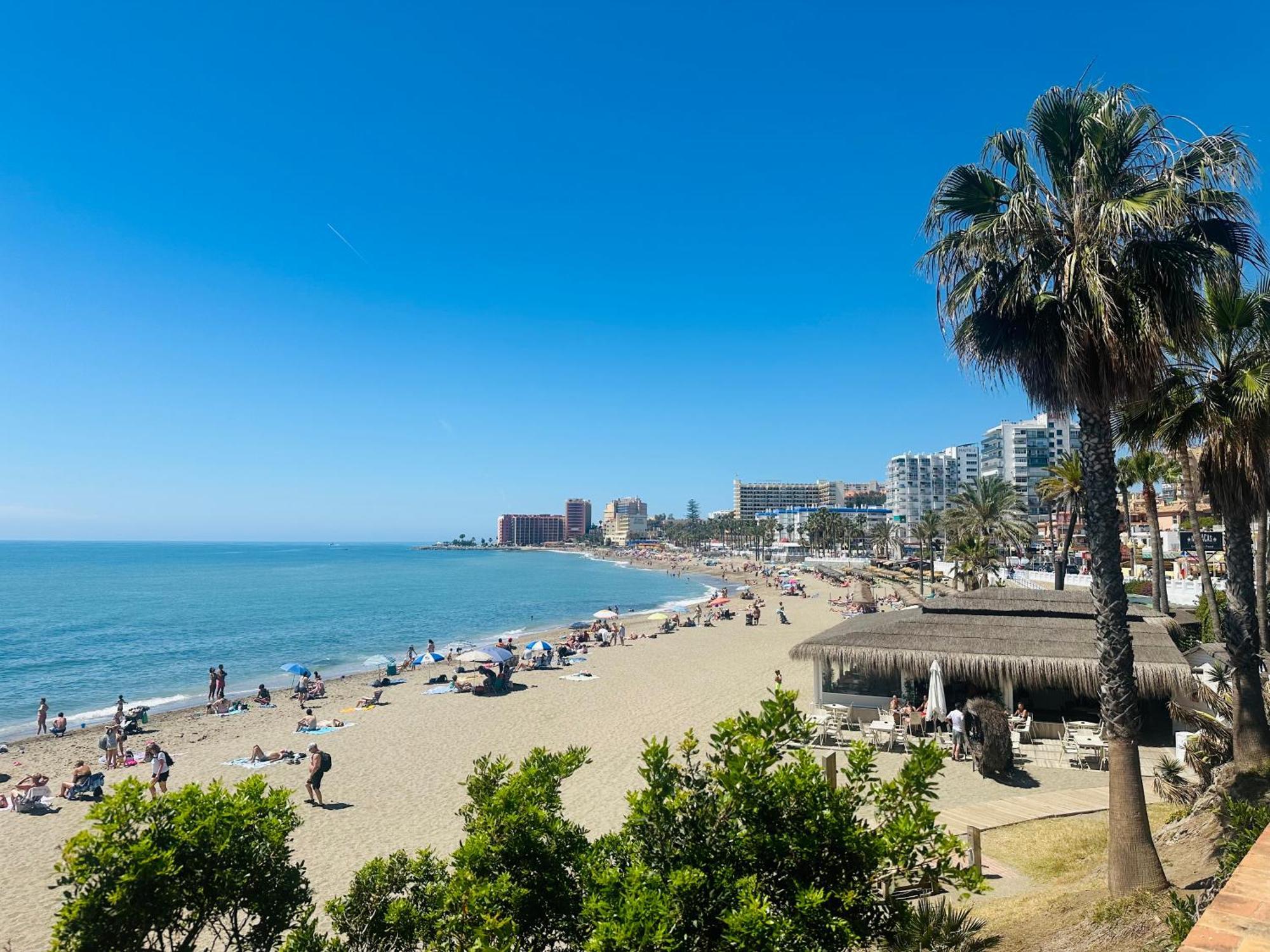 Luxury Beachfront Apartment In Benalmadena Costa Bagian luar foto