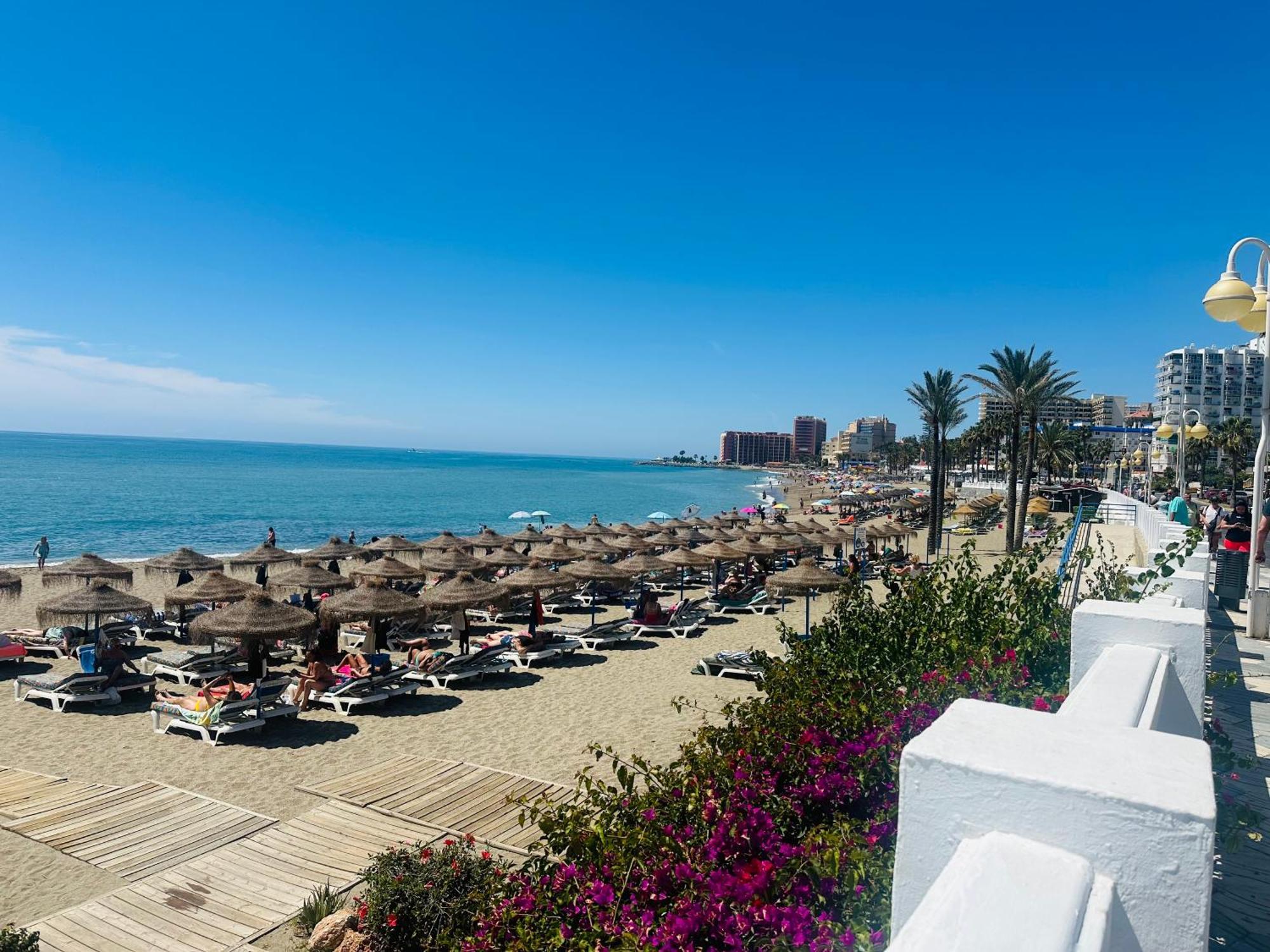 Luxury Beachfront Apartment In Benalmadena Costa Bagian luar foto