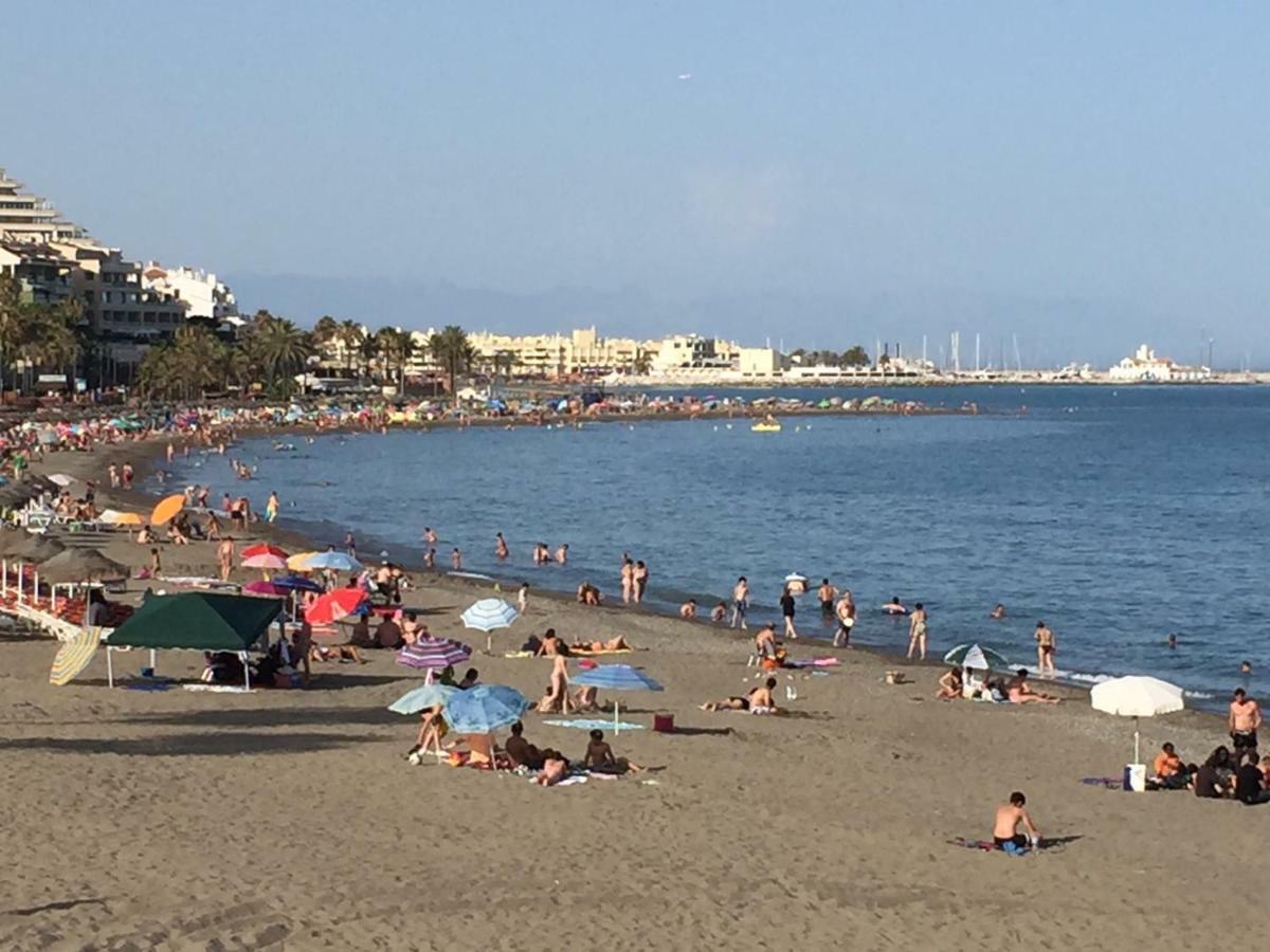 Luxury Beachfront Apartment In Benalmadena Costa Bagian luar foto