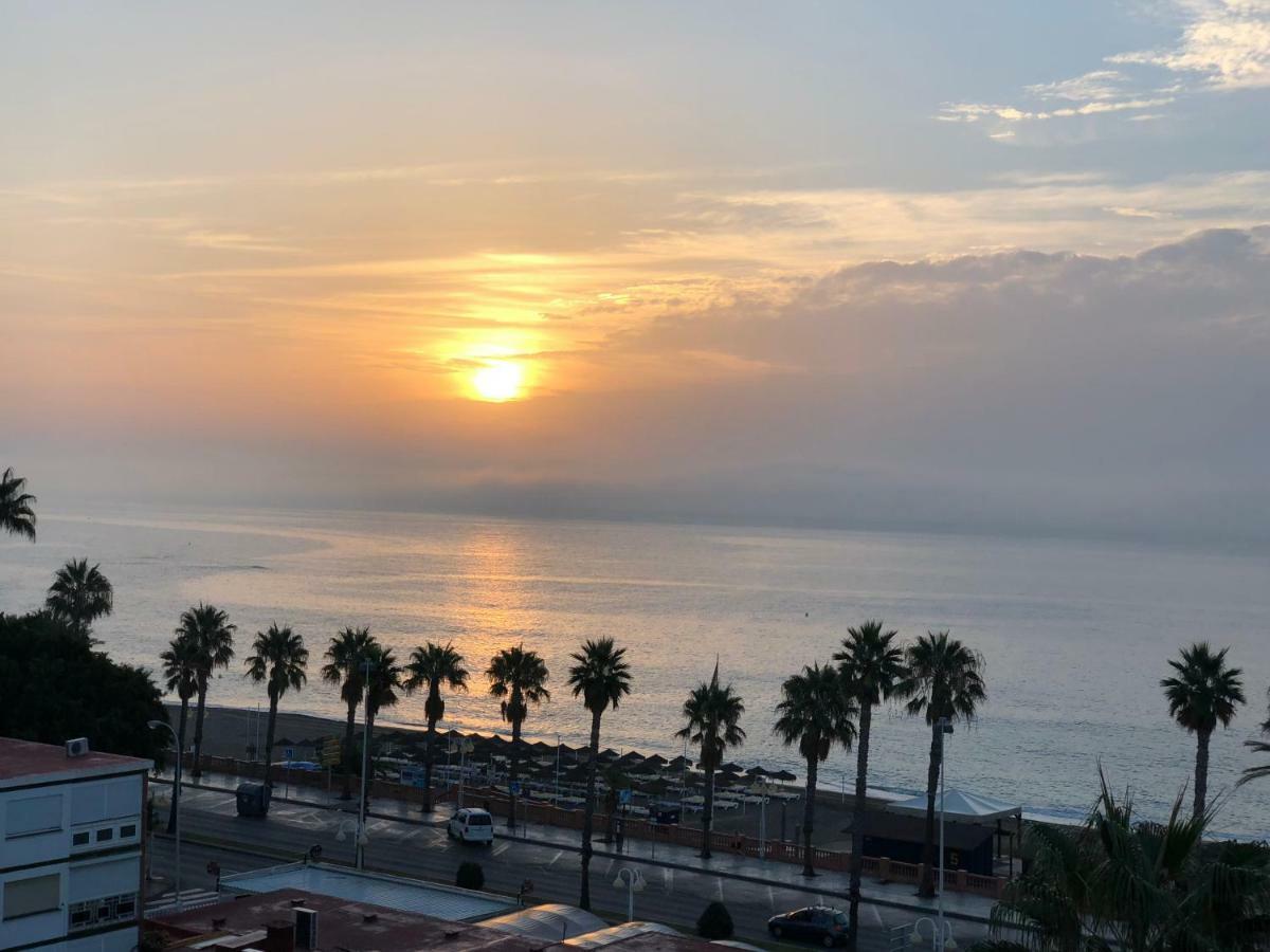 Luxury Beachfront Apartment In Benalmadena Costa Bagian luar foto
