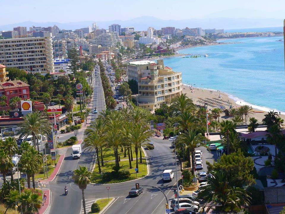 Luxury Beachfront Apartment In Benalmadena Costa Bagian luar foto